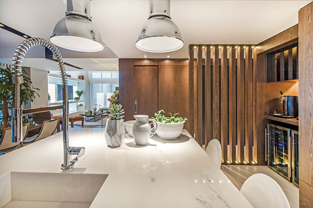 Com Iluminação Suspensa e Detalhes em Cobre: Sofisticação Pura - ideia