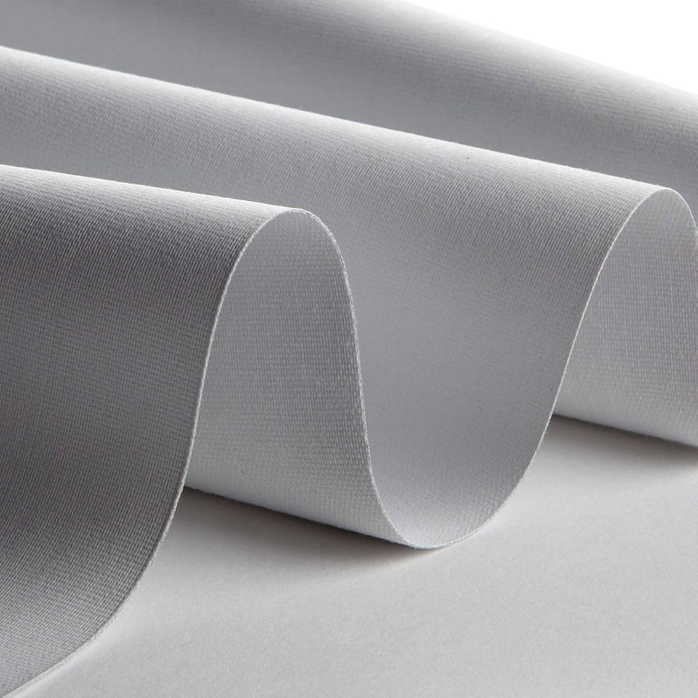 Tela de Projeção DIY com Tecido Blackout e Detalhes em Macramê - inspiração