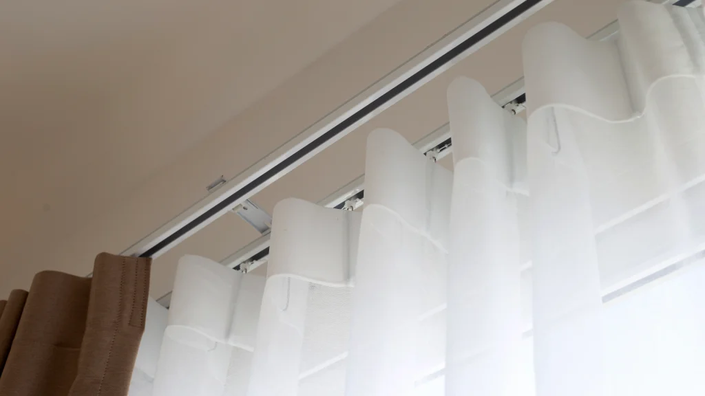 Trilho de Cortina Wave: Movimento e Fluidez para sua Janela - detalhe