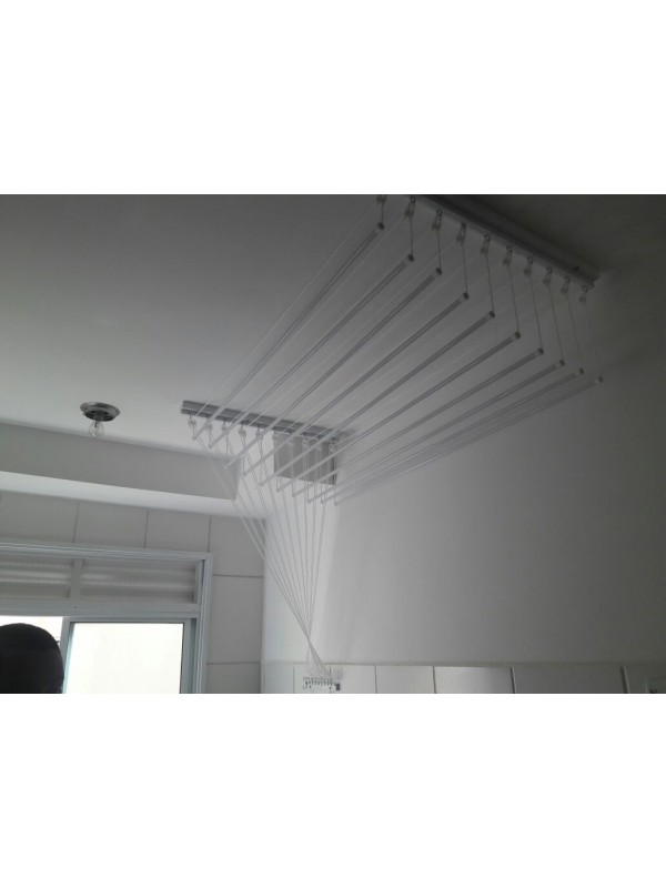 Varal de Teto Individual Colorido: Alegria Suspensa com Varetas Vibrantes - inspiração