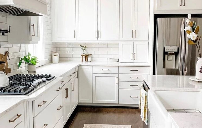 Armário Provençal Shabby Chic: Desgaste Elegante para um Toque Vintage - detalhe