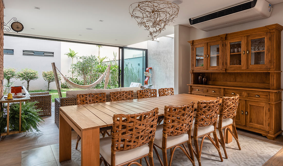 Buffet de Madeira Rústica: Aconchego e Elegância em Cada Detalhe - inspiração