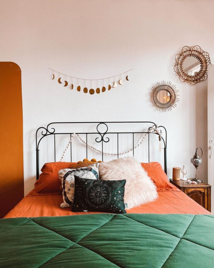 Cabeceira de Ferro Minimalista com Pintura Cobre Envelhecido: Elegância Industrial - ideia