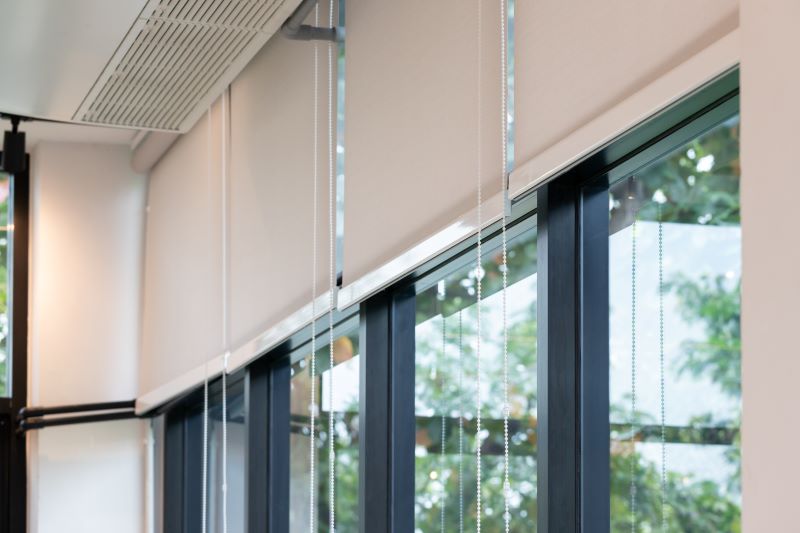 Persianas Rolô sem Mistério: Desvende os Truques para uma Limpeza Perfeita - detalhe