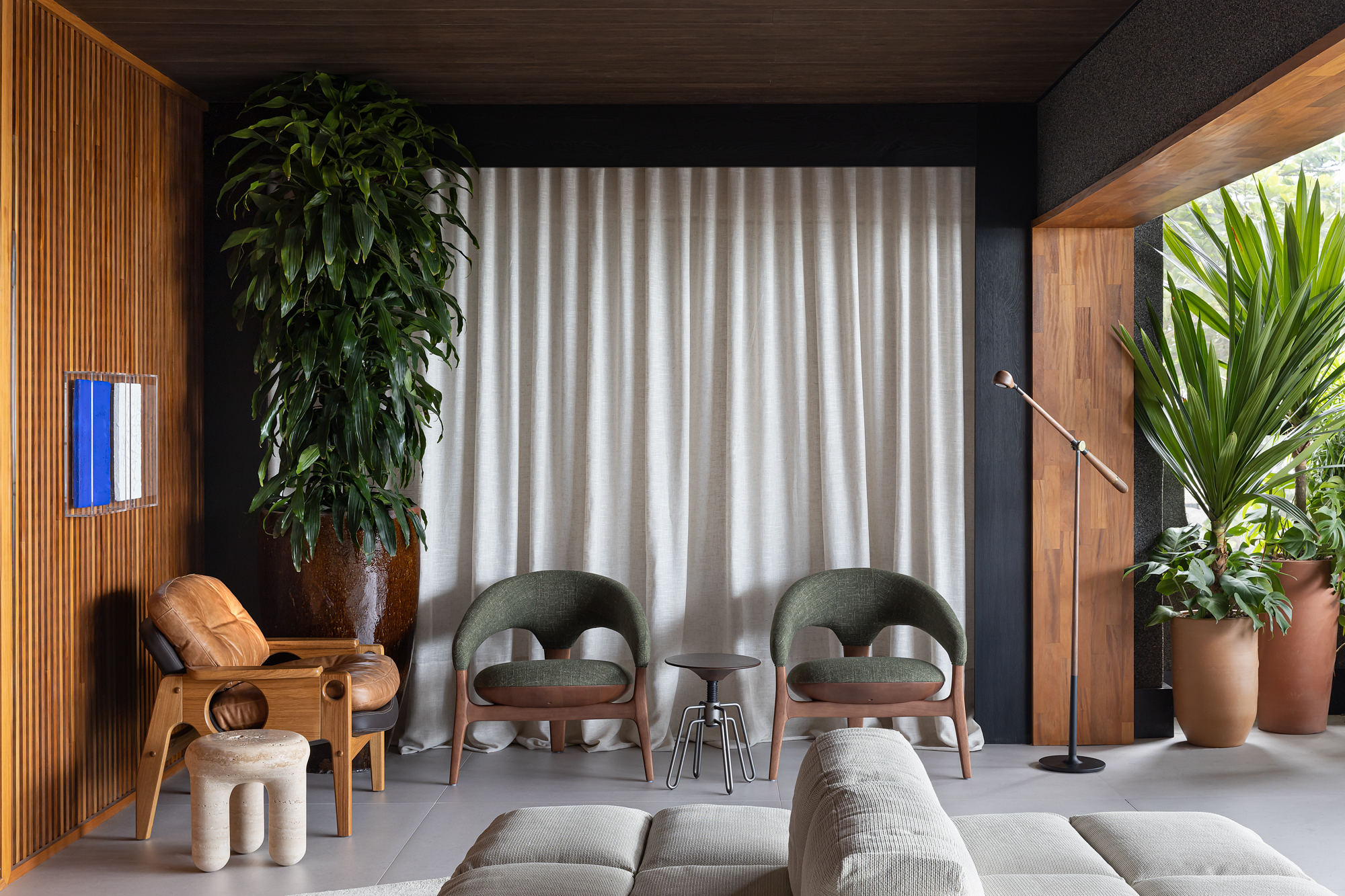 Cortineiro Estendido para Integrar Ambientes: Continuidade Visual - detalhe