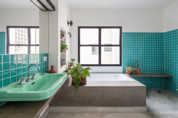 Banheiro Vintage Repaginado: Azulejos Retrô e Espelho Garimpado - inspiração