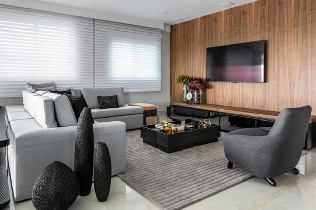 Minimalista com Toques de Cinza e Madeira Clara - inspiração