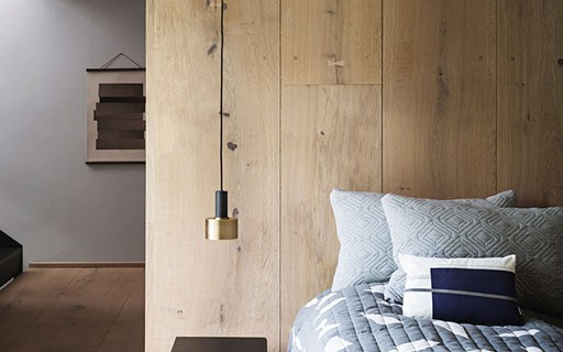 Quarto Escandinavo com Texturas Naturais e Iluminação Estratégica - ideia