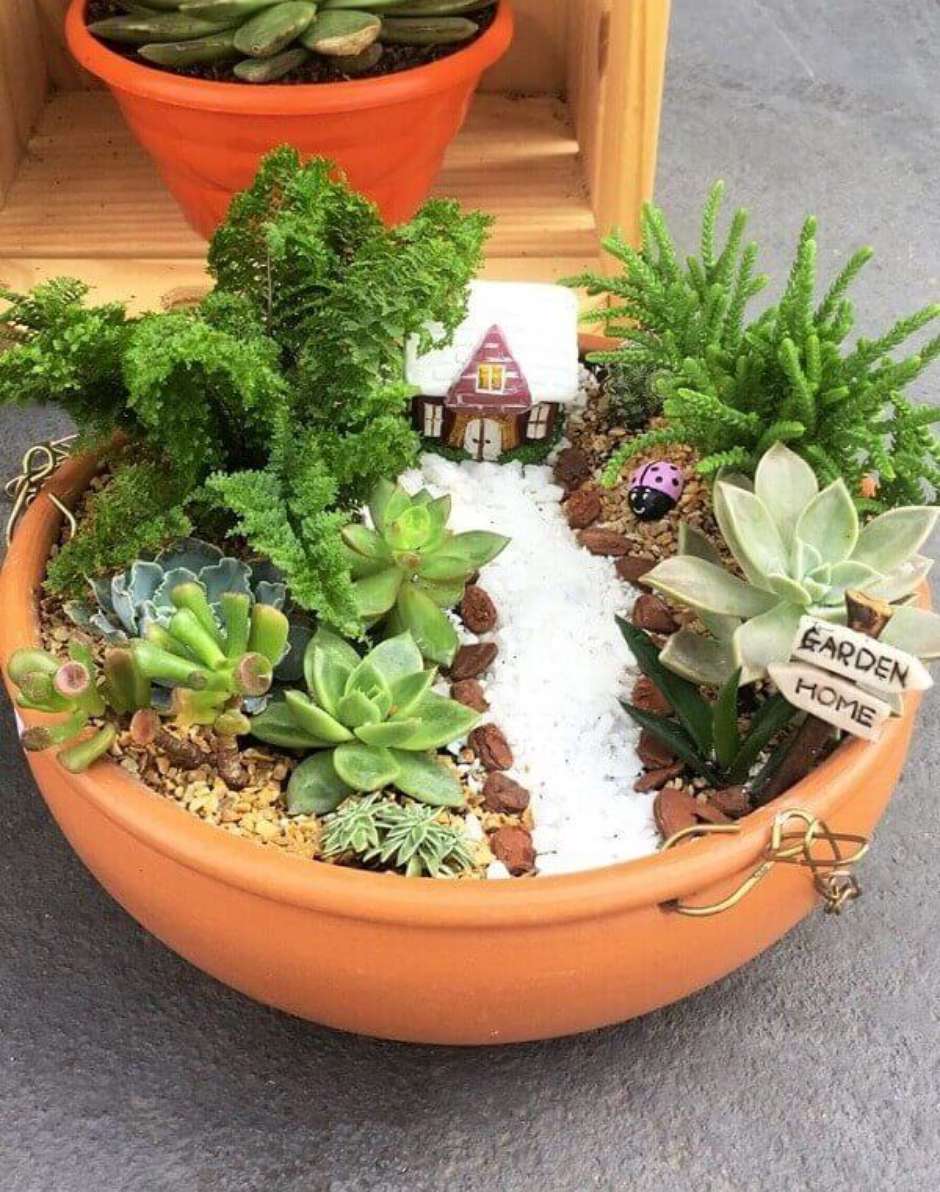 Jardim de Cactos e Suculentas em Terrários: Beleza Desértica Minimalista - inspiração