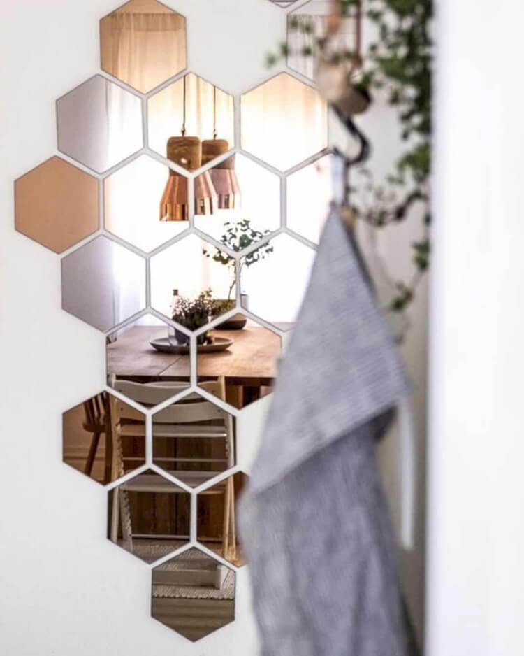 Mosaico de Espelhos: Uma Explosão de Estilo com Peças Pequenas e Variadas - ideia