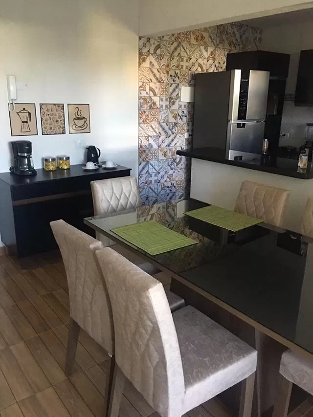 Aparador Rústico: Aconchego e Texturas Naturais na Sua Sala - inspiração 3