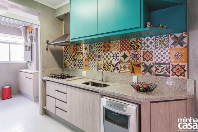 Cozinha Repaginada com Azulejos Hidráulicos Coloridos: Alegria e Personalidade! - detalhe