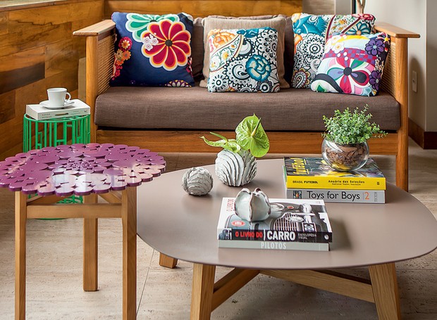 Mesa de Centro Minimalista com Livros de Arte - inspiração