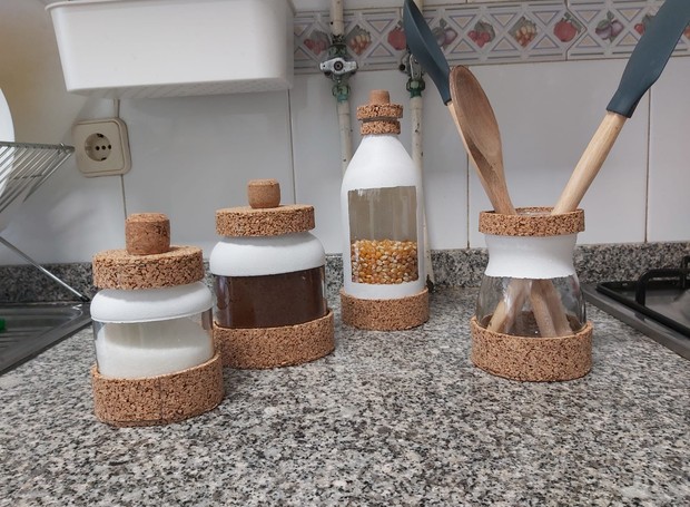 Potes de Vidro Decorados como Organizadores de Temperos - detalhe