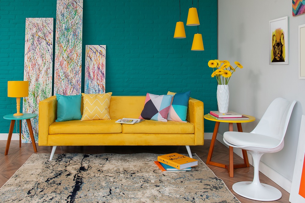 Ambiente Vibrante com Mix de Estampas e Cores Quentes - inspiração