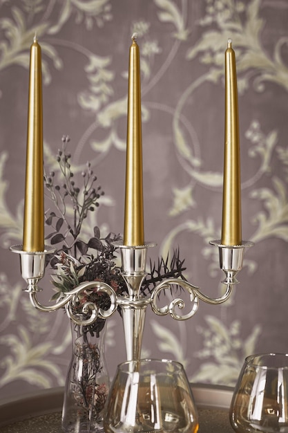 Velas em Copos Vintage: Elegância Retrô - ideia