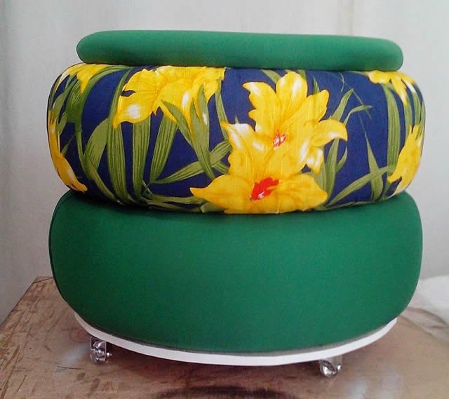 Puff de Pneu Moderno e Minimalista: Toque de Cor com Tinta e Tecido - detalhe