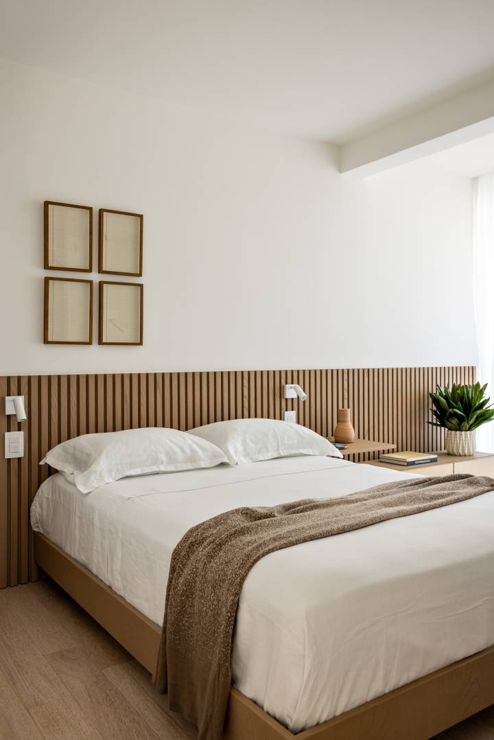 Decoração Escandinava com Cama Baixa e Cabeceira Acolchoada - ideia