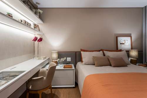 Quarto de Casal com Escritório e Decoração Boho: Cores Vibrantes e Plantas para Relaxar - detalhe