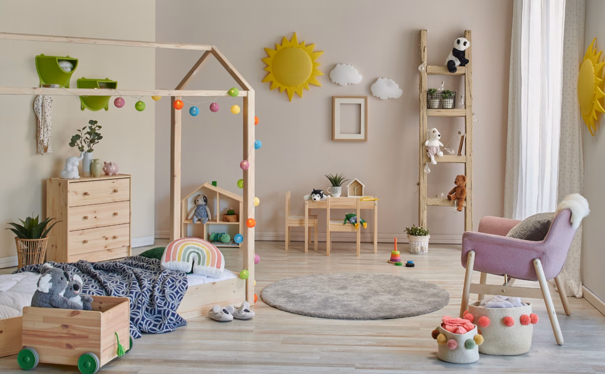 Quarto Montessoriano com Foco na Natureza e Elementos de Madeira - detalhe