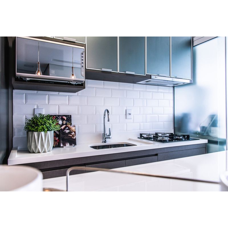 Clássico Repaginado: O Charme Atemporal do 'Metro White' com Texturas - detalhe