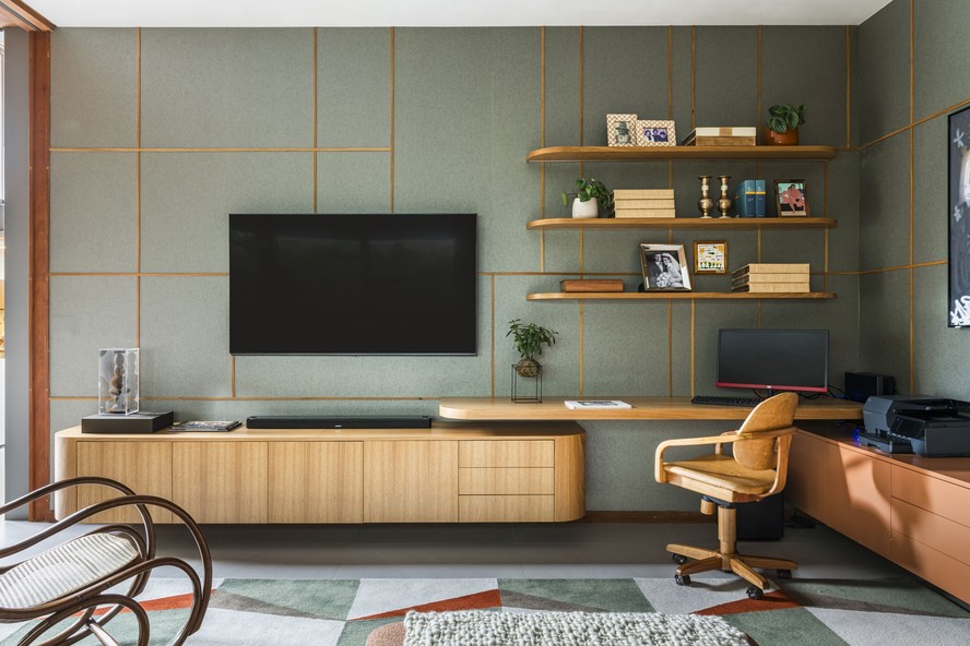 Home Office Tropical com Cores Vibrantes: Energia Criativa! - inspiração