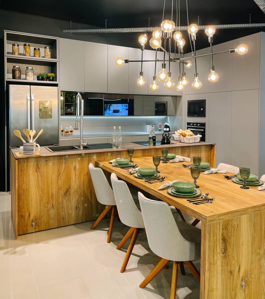 Cozinha Clean e Funcional com Iluminação Estratégica - inspiração