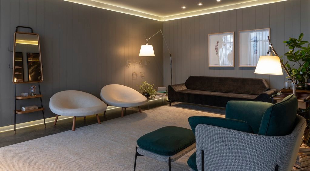 Iluminação Sutil: Rodapé de Poliestireno com Fita de LED Embutida para um Efeito Aconchegante - inspiração