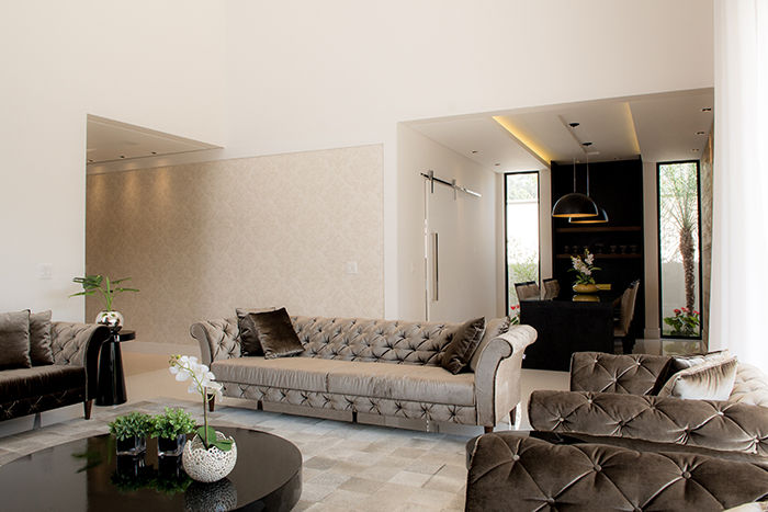 Sala de Estar Elegante com Sofá de Veludo - ideia