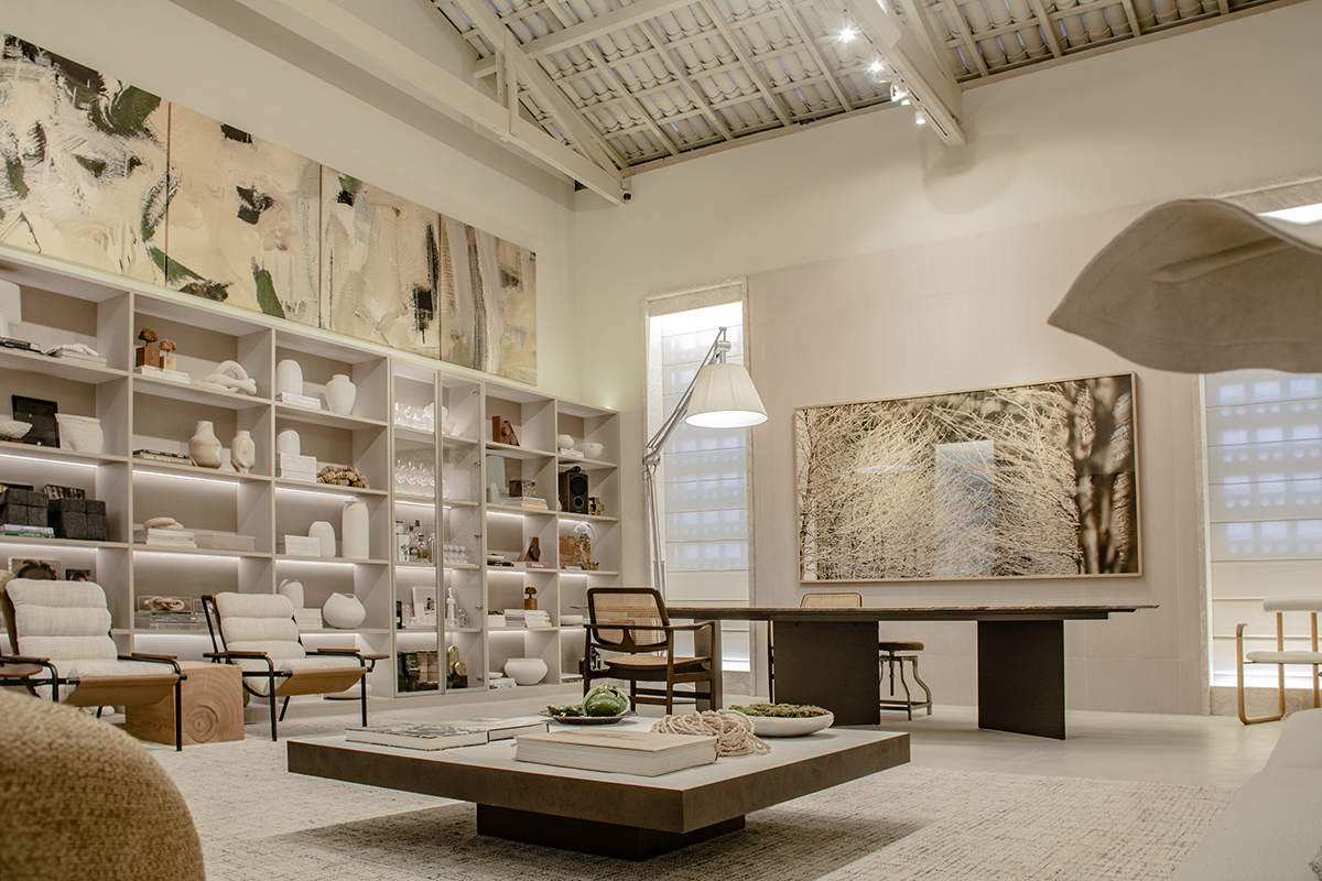 Com Estante de Livros e Objetos Pessoais - detalhe