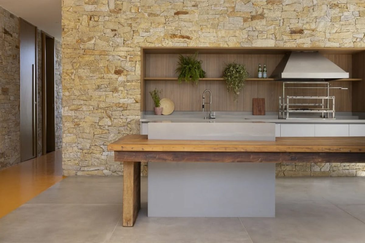 Com Bancada Rústica e Utensílios à Mostra - detalhe