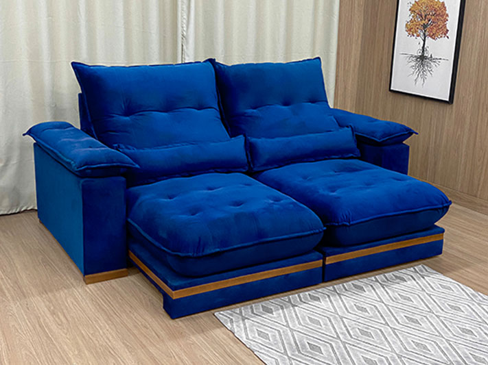 Com Cores Vibrantes: Sofá como Ponto Focal da Sala - ideia