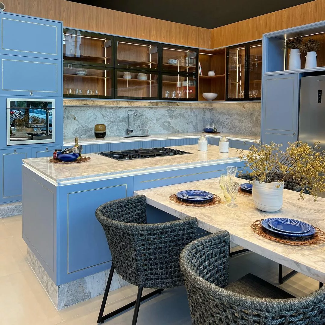 Com Ilha Azul Tiffany e Mesa Redonda: Delicadeza e Personalidade - detalhe