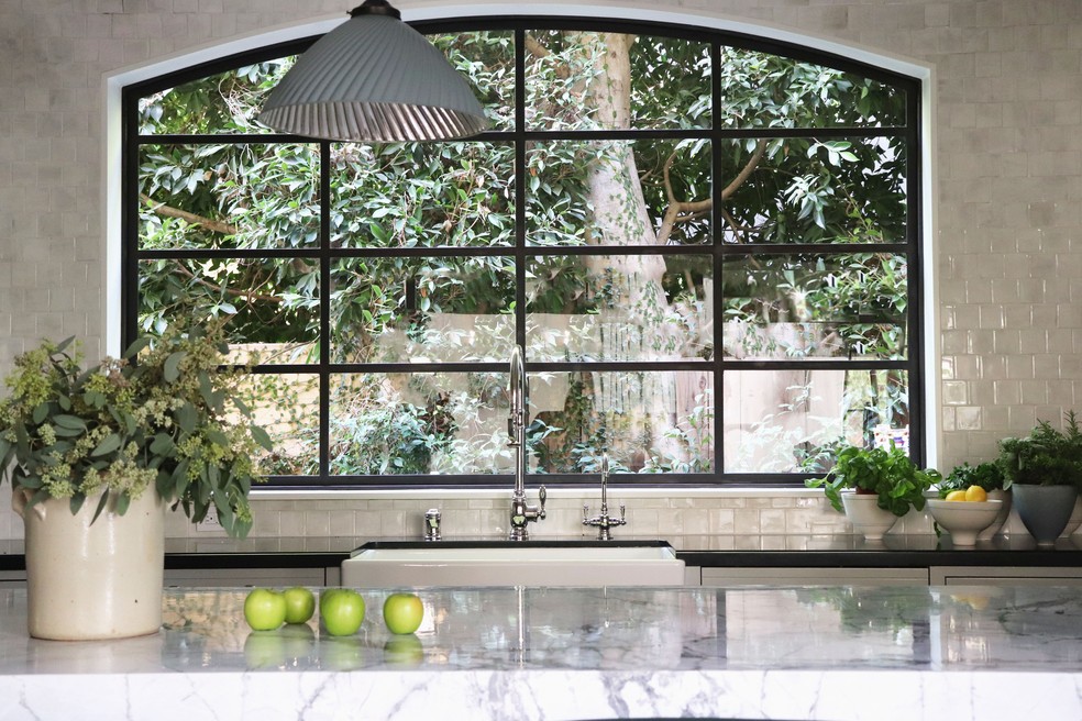 Com Janelas Panorâmicas e Vista para o Jardim - inspiração