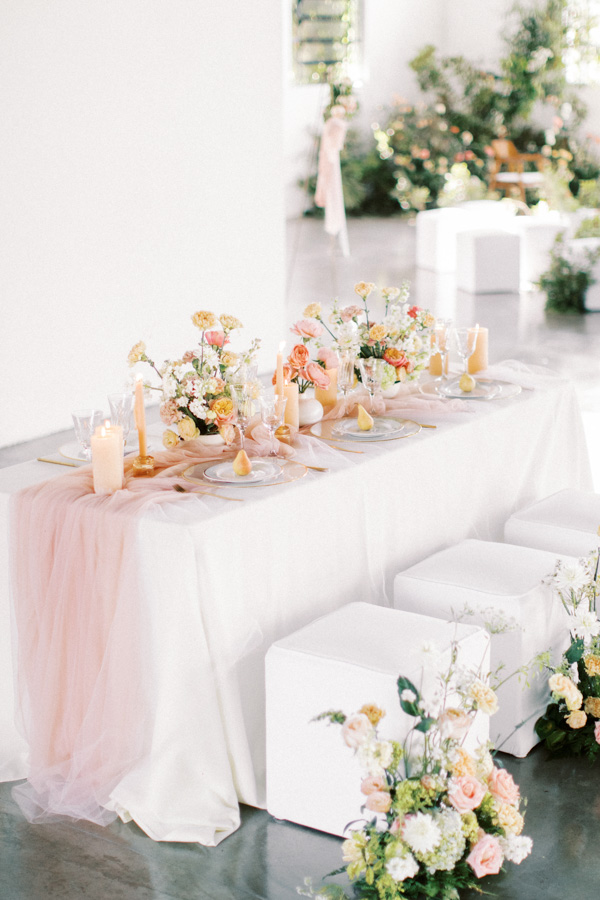 Decoração Aérea Romântica com Tule e Flores - inspiração