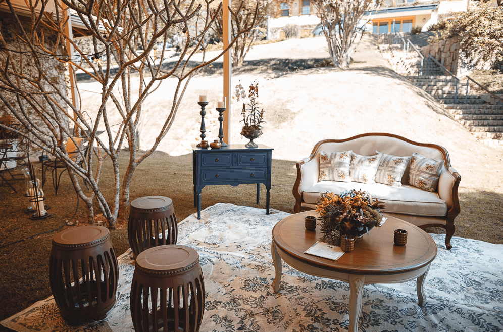 Cantinho Aconchegante com Pallets e Almofadas - ideia