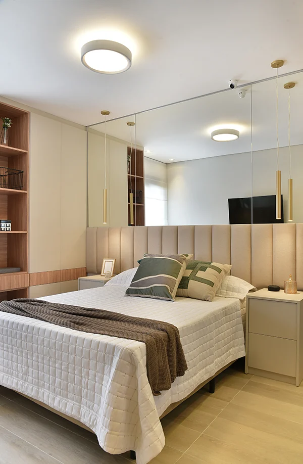 Quarto 2x2 com Espelhos Ampliando a Luminosidade - inspiração