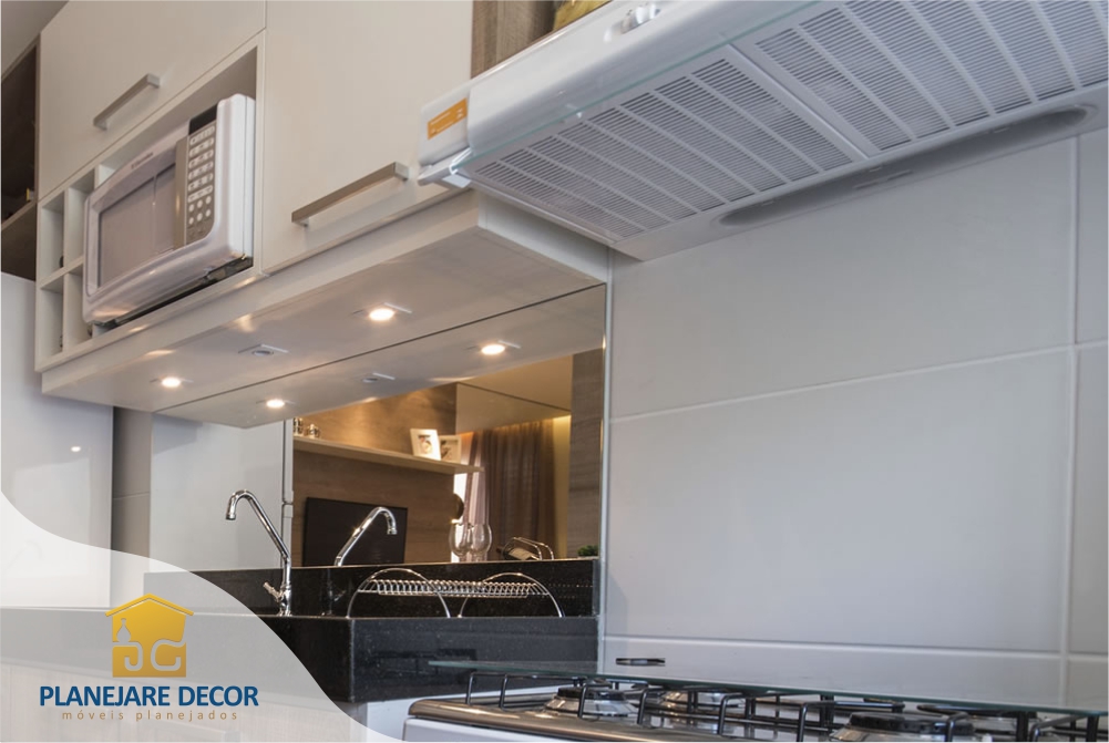 Depurador de Ar Camuflado em Armários Planejados: Elegância e Discrição - inspiração