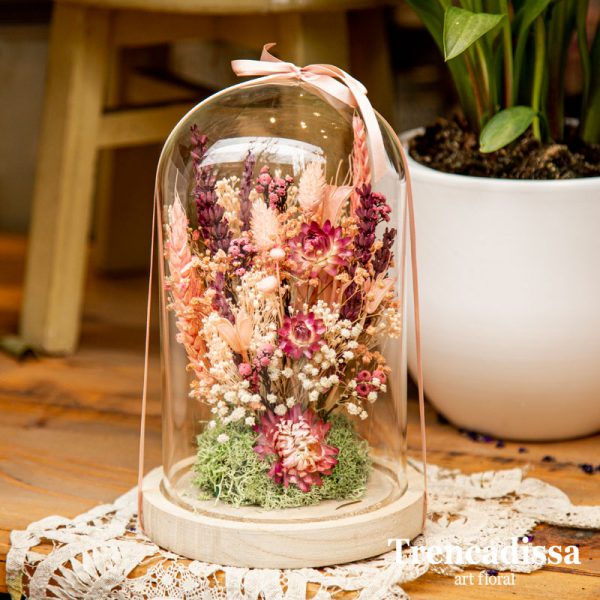 Flores Secas Preservadas em Cúpulas de Vidro: Elegância Atemporal - inspiração