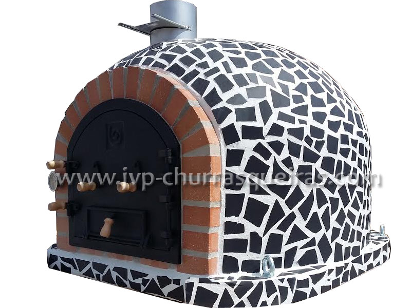 Forno de Pizza Revestido com Mosaicos Coloridos - detalhe