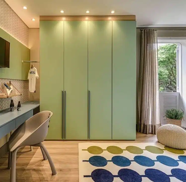 Guarda-Roupa Planejado Colorido: Alegria e Personalidade - detalhe