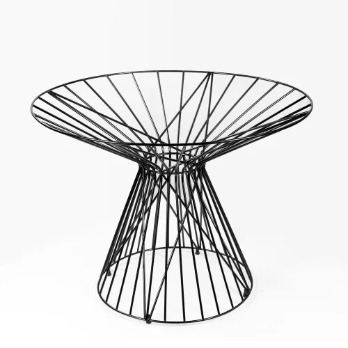 Estilo industrial com base de metal preto e tampo rústico - inspiração