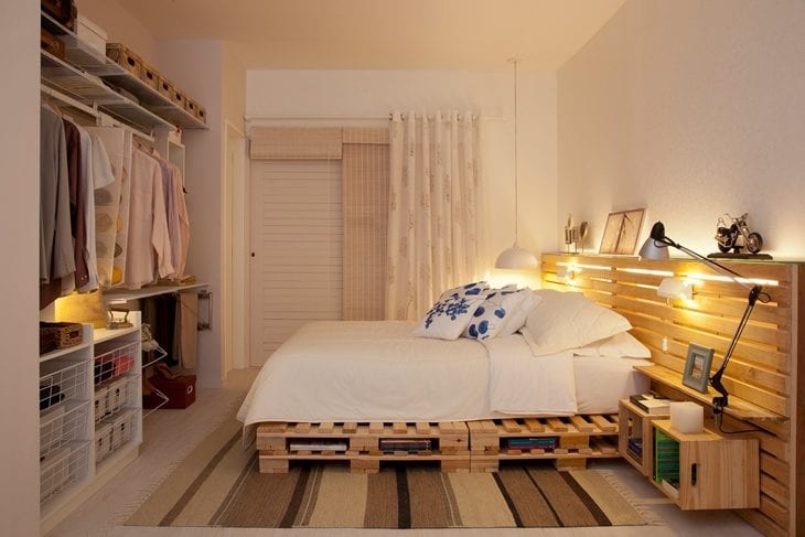 Quarto Aconchegante com Cama de Pallet e Decoração Minimalista - inspiração