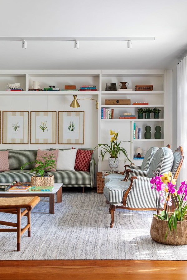 Elegância Atemporal: Galeria de Quadros Clássica com Toque Moderno - inspiração