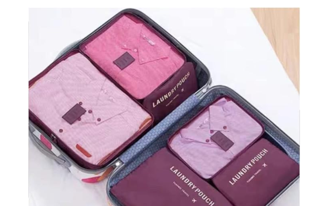 Malas organizadas por cor: praticidade e estilo em movimento - detalhe