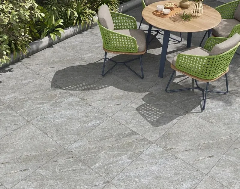 Elegância Rústica: Antiderrapante com Textura de Pedra Natural na Área Gourmet - inspiração