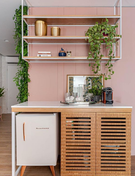 Cantinho do Café Charmoso: Nichos de Madeira e Plantas - detalhe