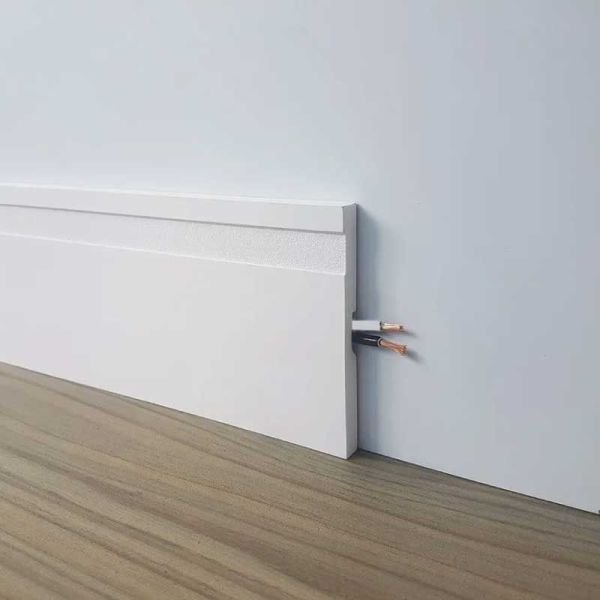 Clássico e Elegante: Rodapé de Poliestireno Branco com Frisos Delicados - inspiração