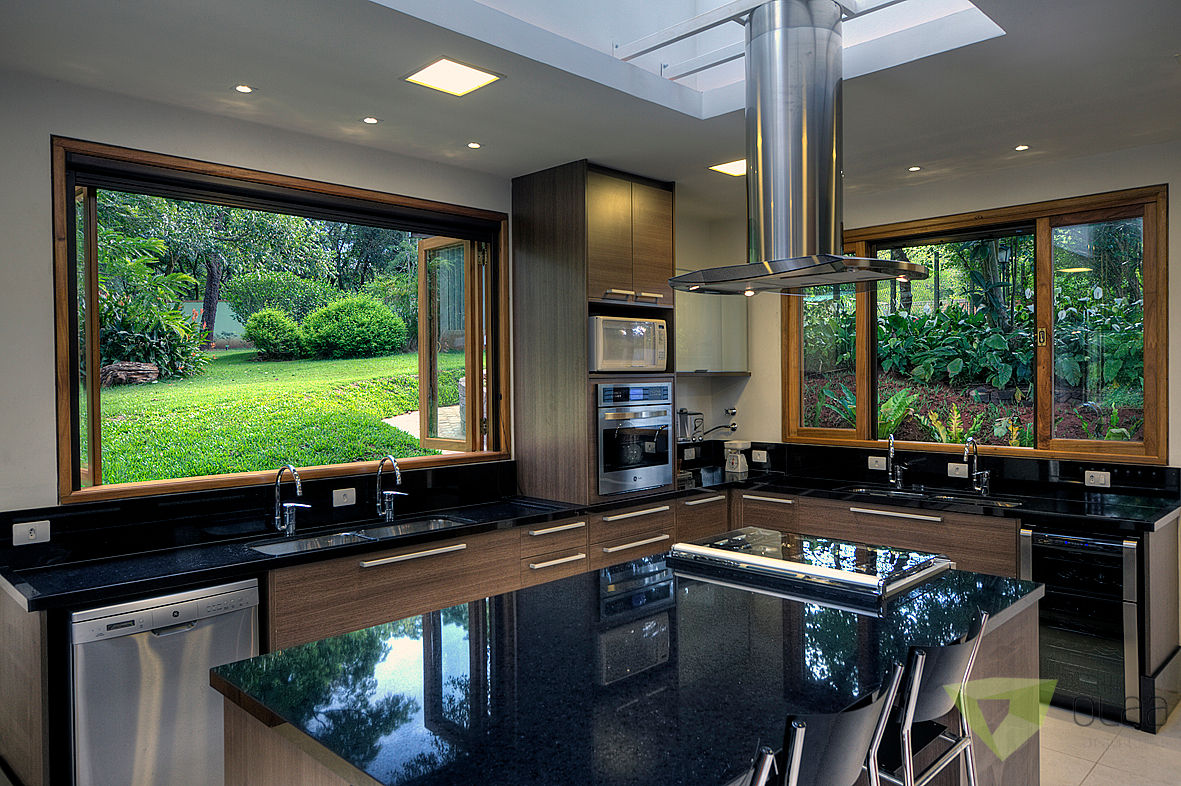 Cozinha Integrada com Ilha Central: A Elegância do Espaço Aberto - inspiração